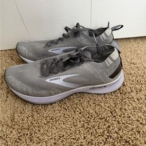 Brooks Levitate Women's Gray Athletic Shoes
